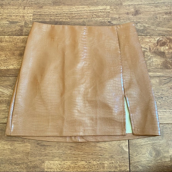 Fashion Nova Flame in your Heart Croc Camel Mini M - Picture 3 of 11